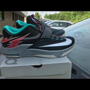 KD 7 Thunder Bolt